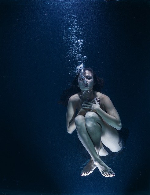 holding breath underwater
